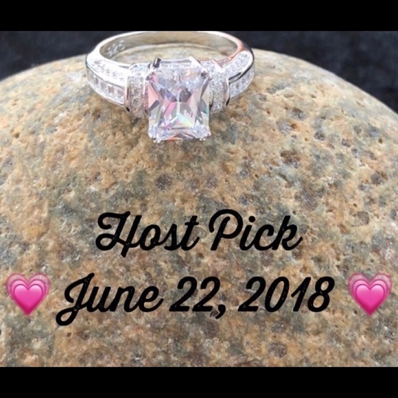 ⬇️HP🎊 Sterling Silver Clear Emerald Cut CZ Ring - Picture 1 of 8